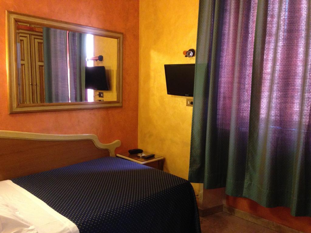 Rey Hotel